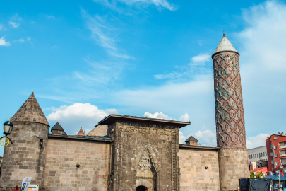 ERZURUM YAKUTİYE MEDRESE'Sİ ÖZELLİKLERİ VE TARİHİ